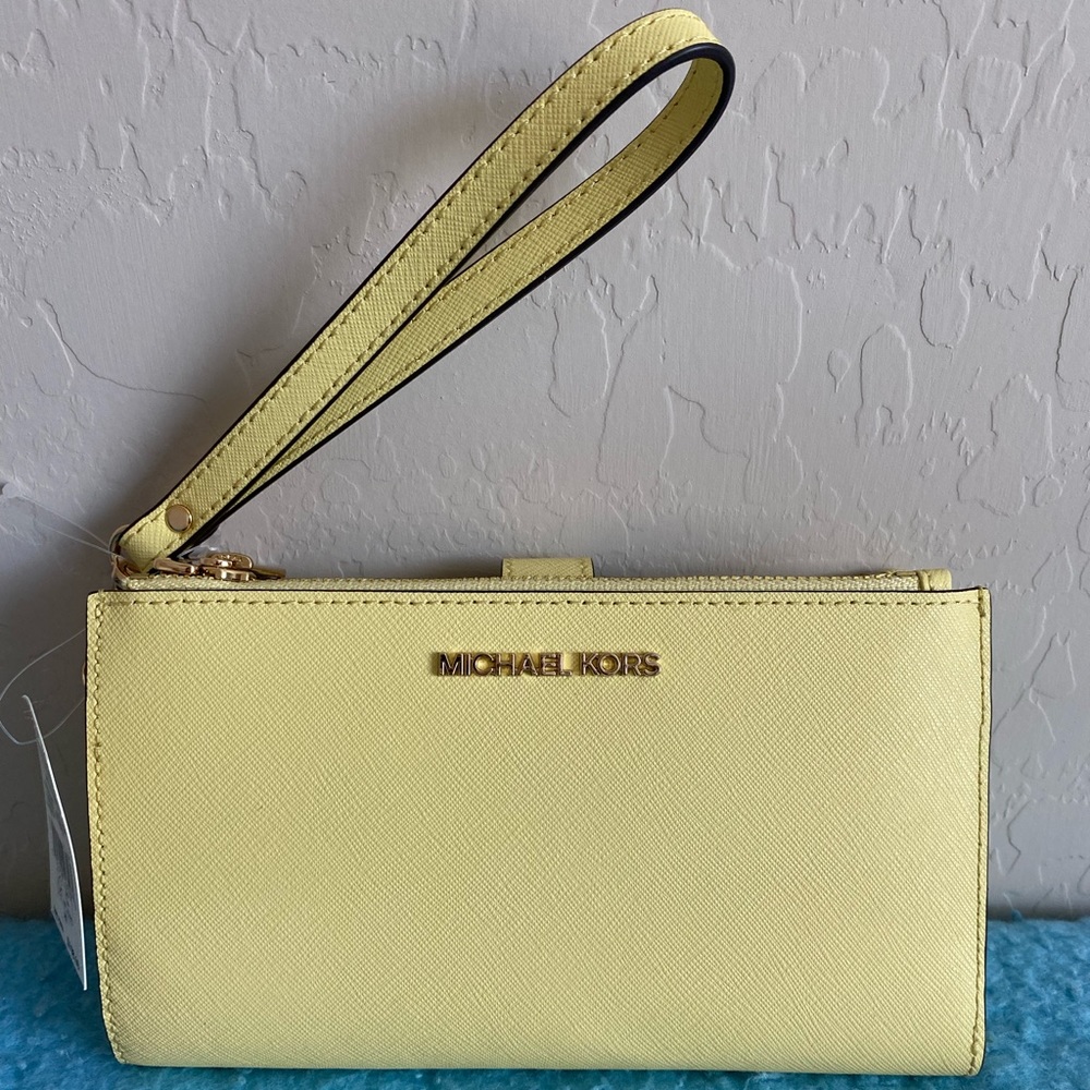✨NWT✨ Michael Kors Wristlet